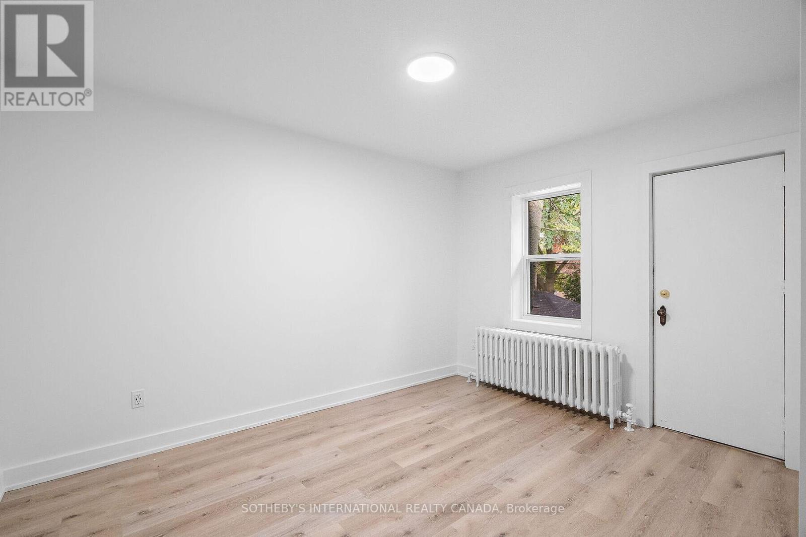 Upper - 28 Strathgowan Avenue, Toronto, Ontario  M4N 1B9 - Photo 17 - C12671526