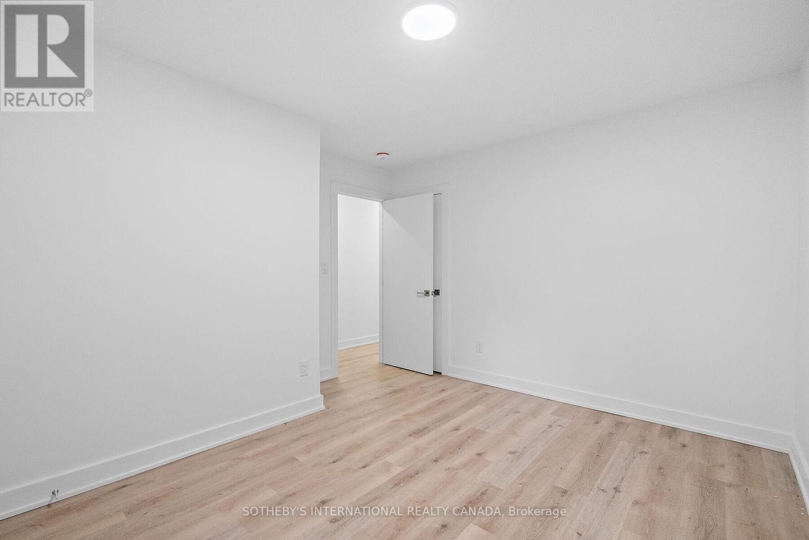 Upper - 28 Strathgowan Avenue, Toronto, Ontario  M4N 1B9 - Photo 20 - C12671526