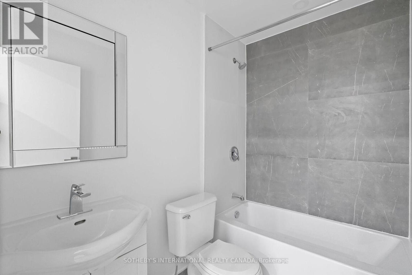 Upper - 28 Strathgowan Avenue, Toronto, Ontario  M4N 1B9 - Photo 22 - C12671526