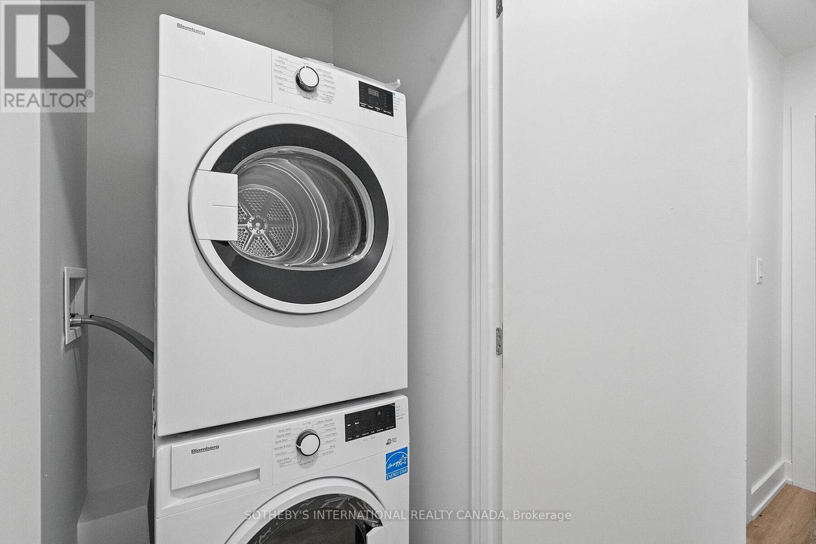 Upper - 28 Strathgowan Avenue, Toronto, Ontario  M4N 1B9 - Photo 23 - C12671526