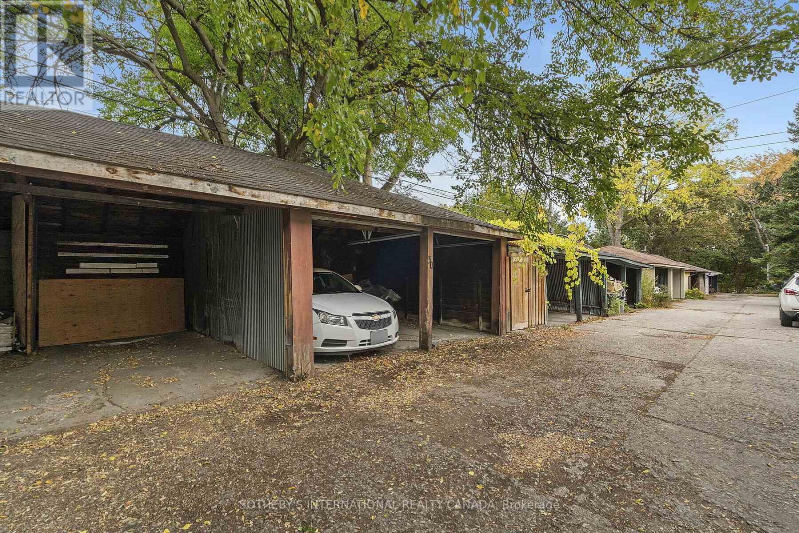 Upper - 28 Strathgowan Avenue, Toronto, Ontario  M4N 1B9 - Photo 31 - C12671526