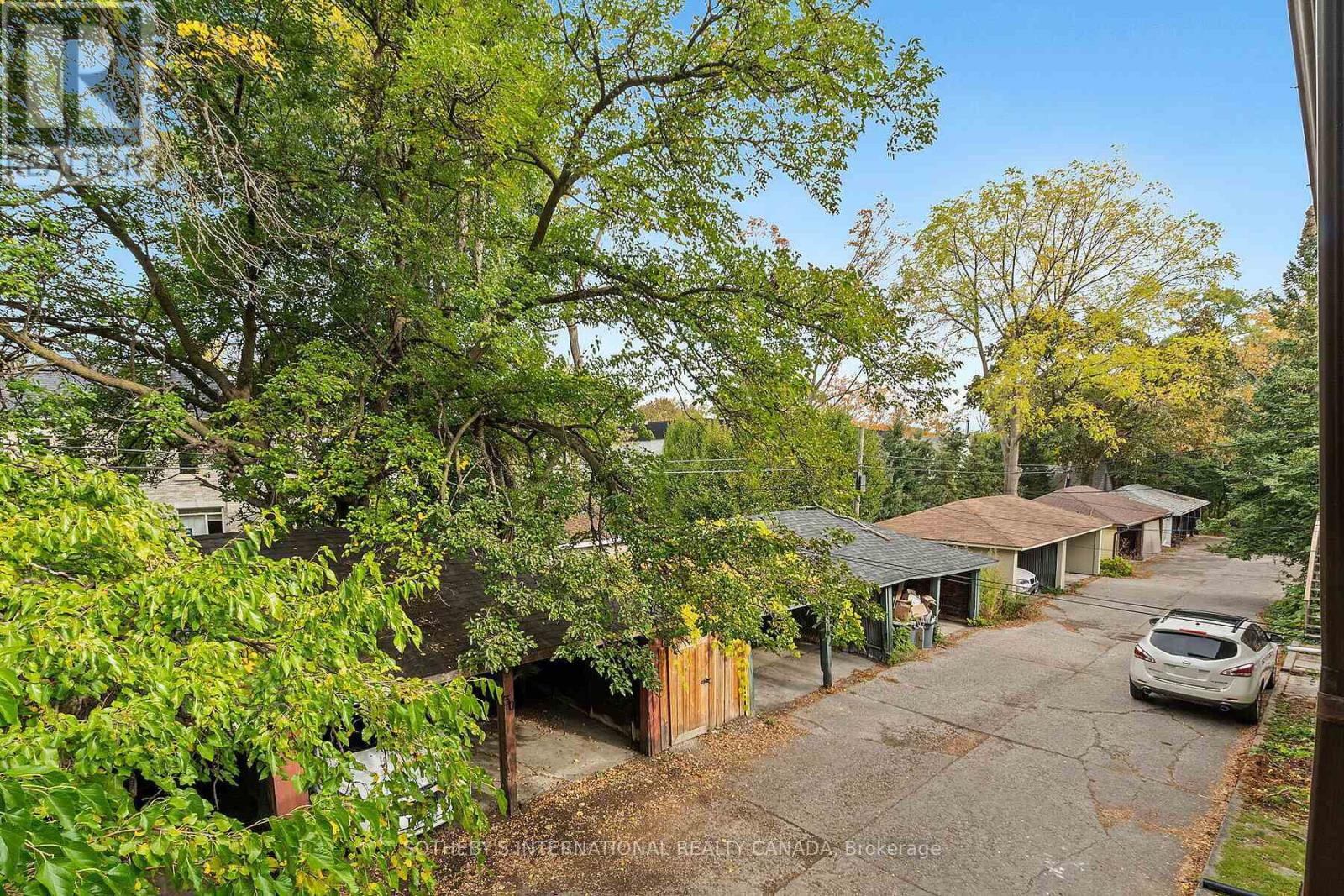 Upper - 28 Strathgowan Avenue, Toronto, Ontario  M4N 1B9 - Photo 33 - C12671526