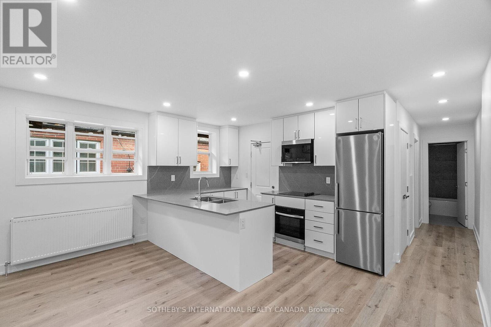 Upper - 28 Strathgowan Avenue, Toronto, Ontario  M4N 1B9 - Photo 4 - C12671526