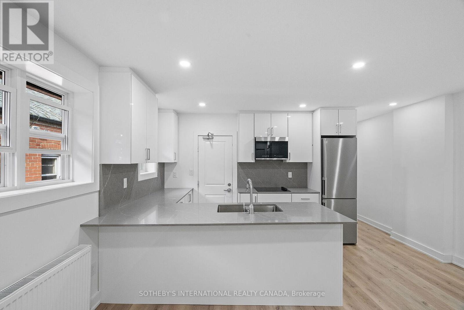 Upper - 28 Strathgowan Avenue, Toronto, Ontario  M4N 1B9 - Photo 5 - C12671526