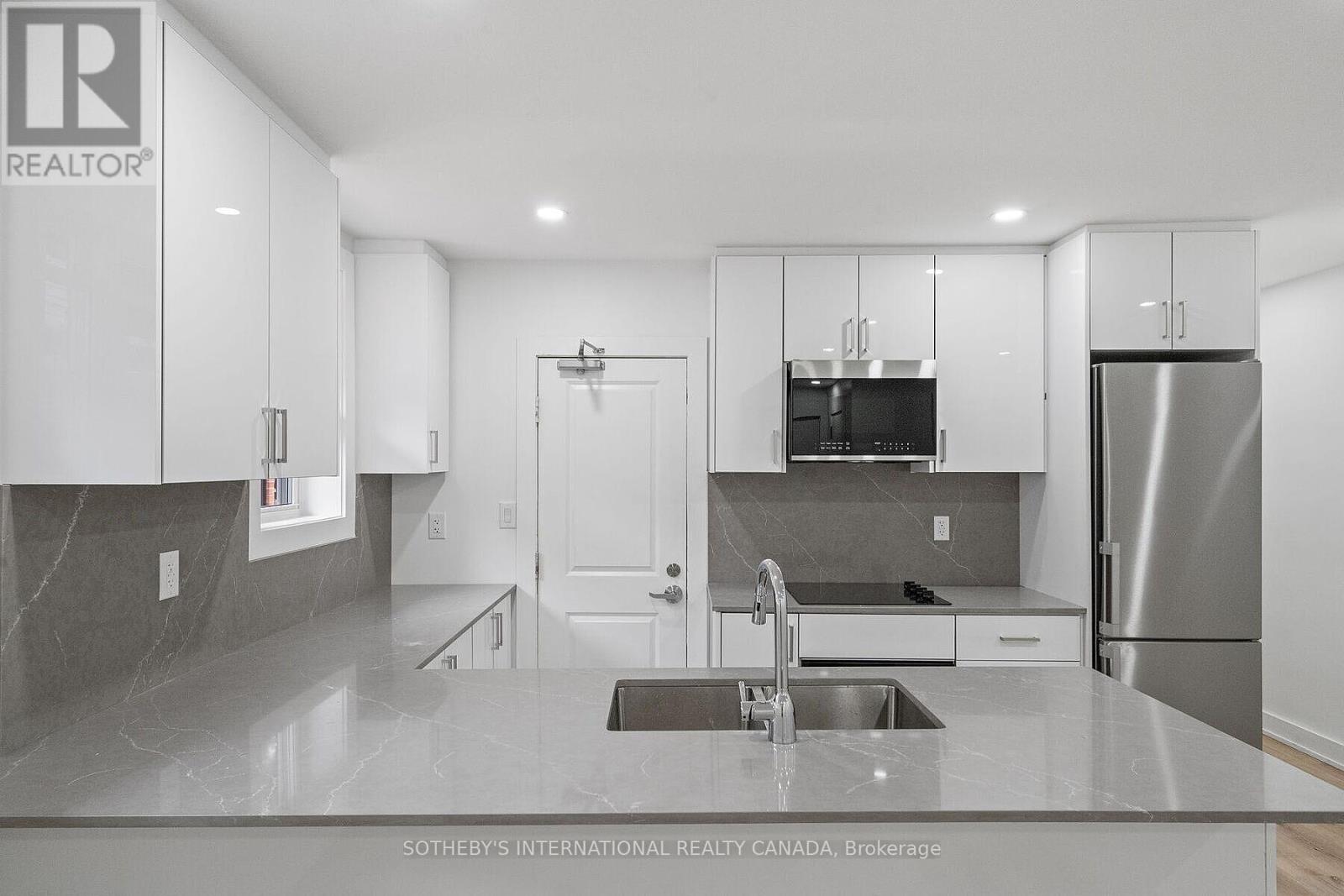 Upper - 28 Strathgowan Avenue, Toronto, Ontario  M4N 1B9 - Photo 6 - C12671526