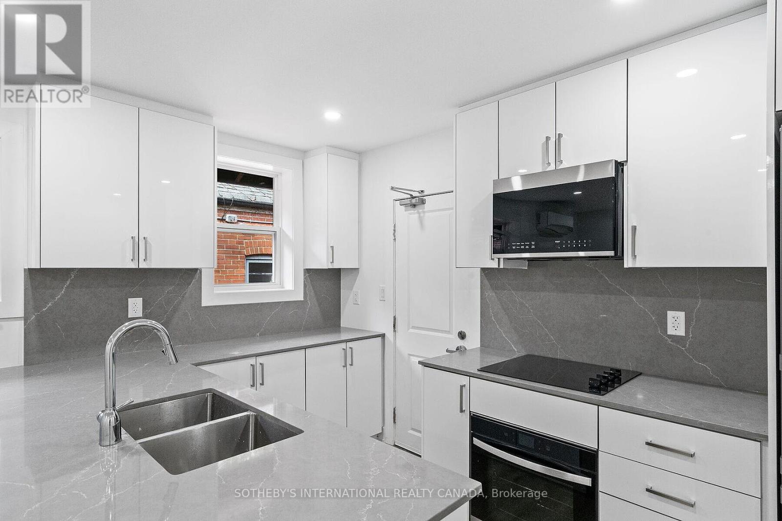 Upper - 28 Strathgowan Avenue, Toronto, Ontario  M4N 1B9 - Photo 8 - C12671526