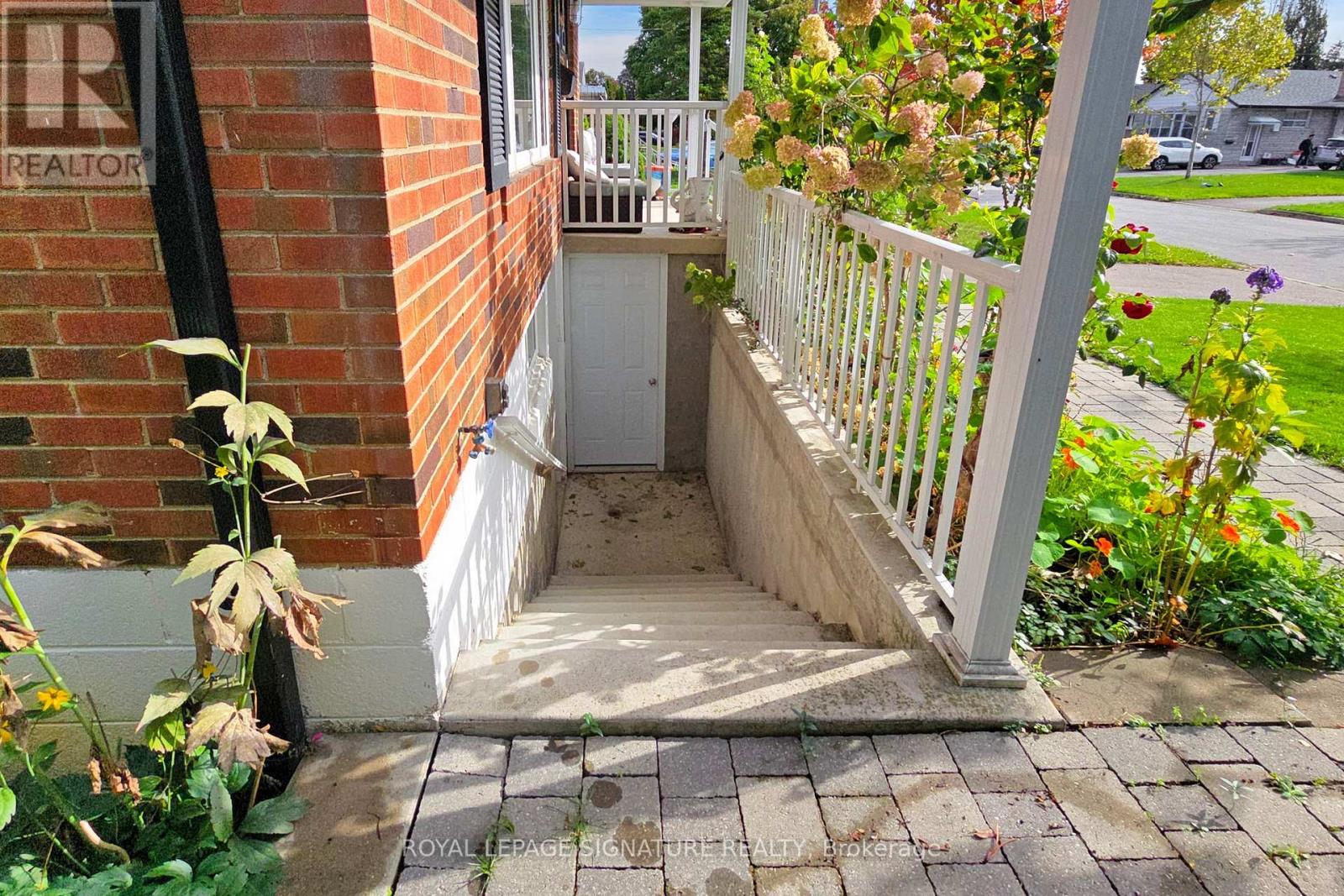 68 Christina Crescent, Toronto, Ontario  M1R 4H8 - Photo 4 - E12671596