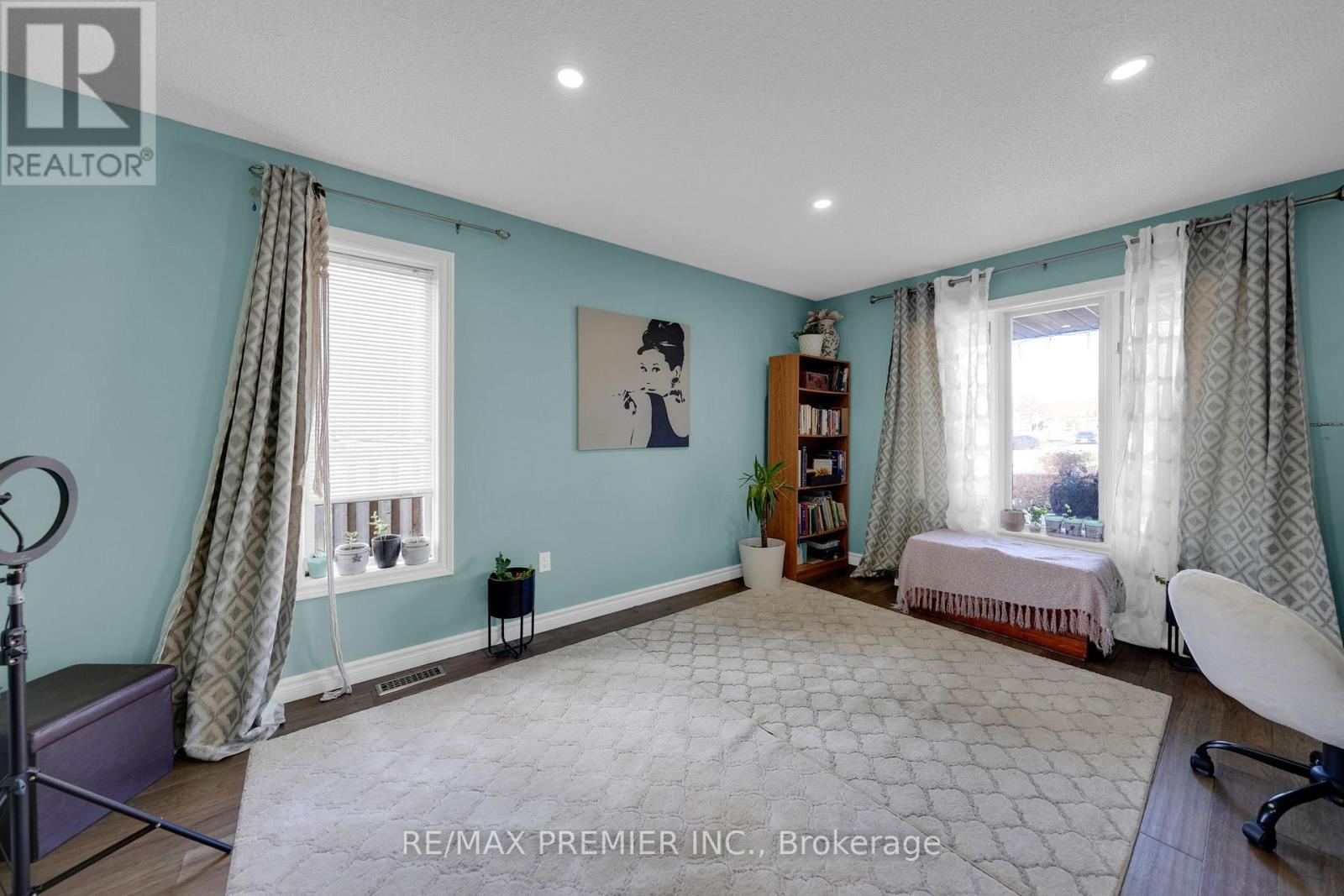 61 Barwick Drive, Barrie, Ontario  L4N 6Z5 - Photo 5 - S12671534