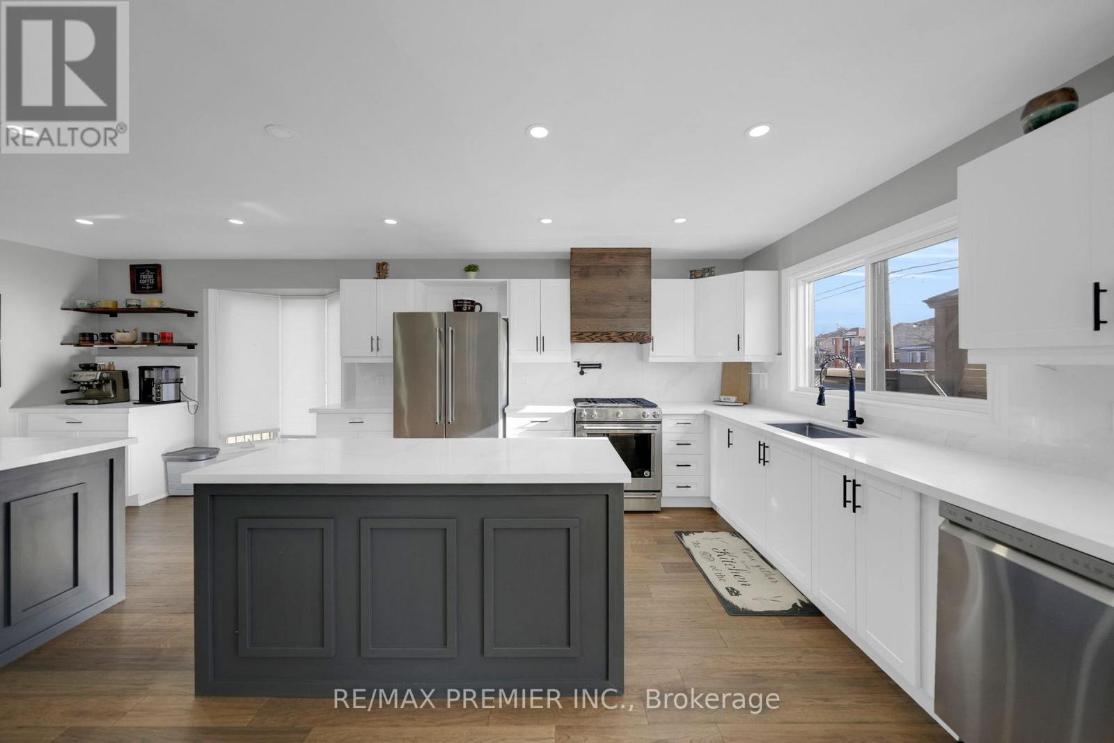 61 Barwick Drive, Barrie, Ontario  L4N 6Z5 - Photo 8 - S12671534