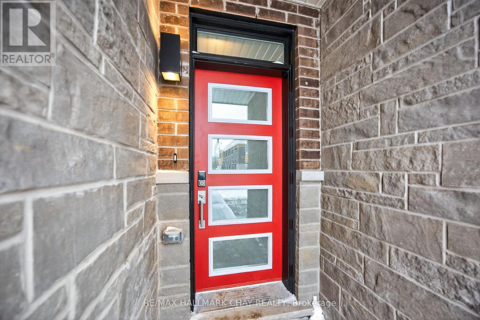 18 Ivory Road, Barrie, Ontario  L9J 1B6 - Photo 4 - S12671594