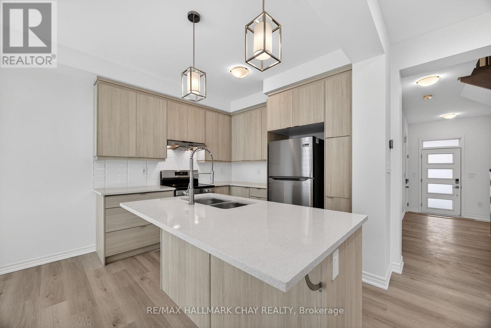 18 Ivory Road, Barrie, Ontario  L9J 1B6 - Photo 7 - S12671594