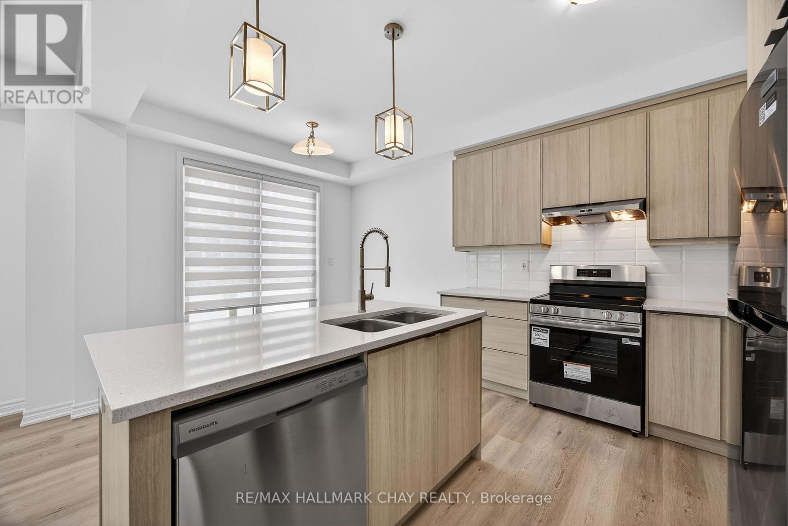 18 Ivory Road, Barrie, Ontario  L9J 1B6 - Photo 9 - S12671594