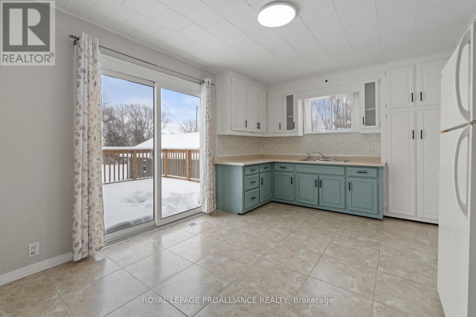 3 - 22453 Loyalist Parkway, Quinte West, Ontario  K8V 5P7 - Photo 9 - X12671638