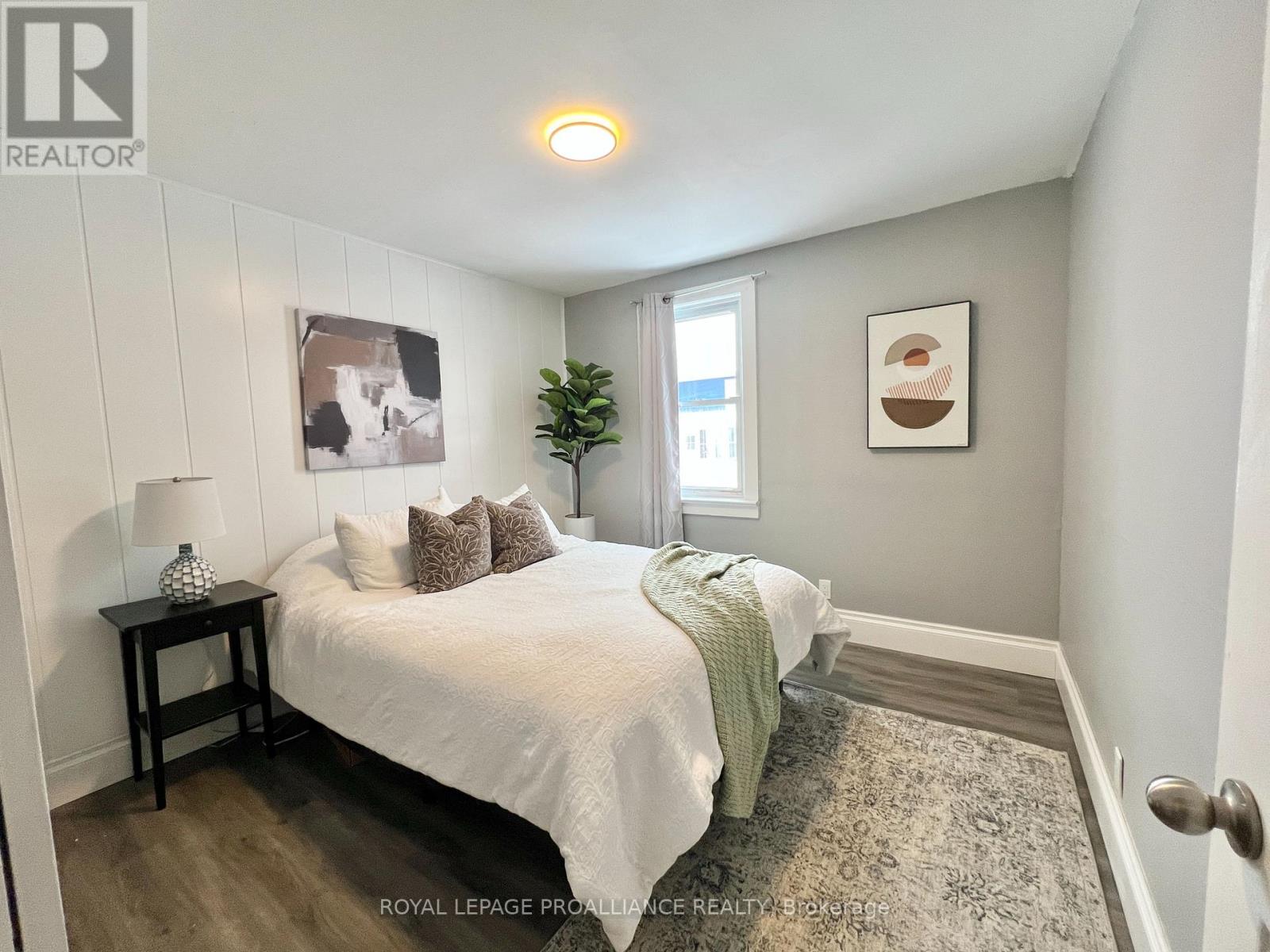 50 Bentinck Street, Quinte West, Ontario  K8V 4E3 - Photo 11 - X12671734