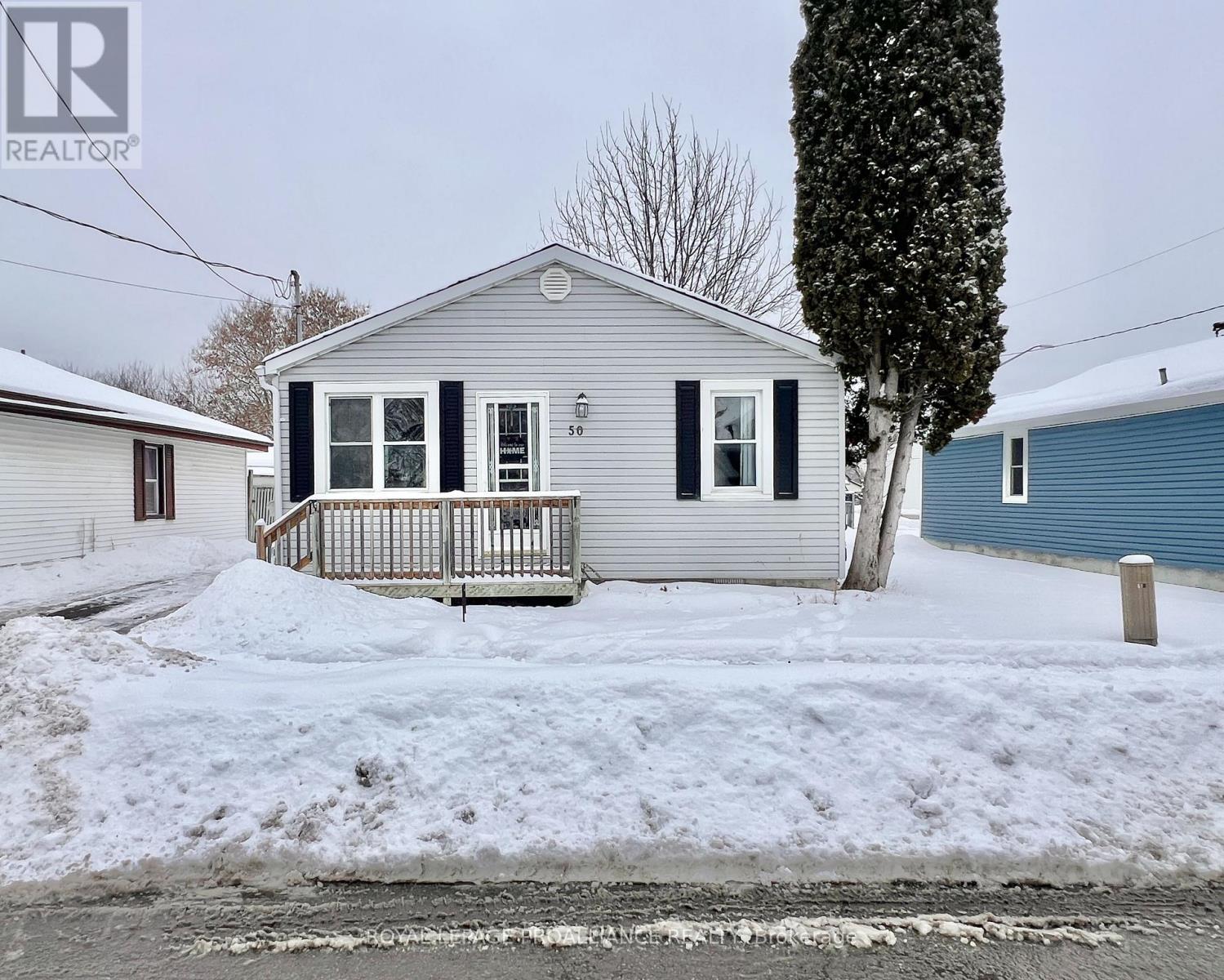 50 Bentinck Street, Quinte West, Ontario  K8V 4E3 - Photo 2 - X12671734