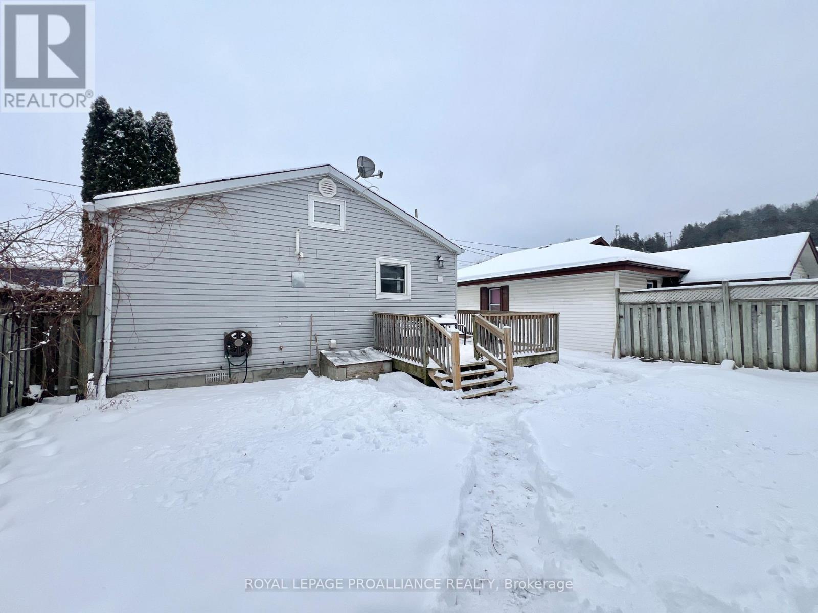 50 Bentinck Street, Quinte West, Ontario  K8V 4E3 - Photo 4 - X12671734