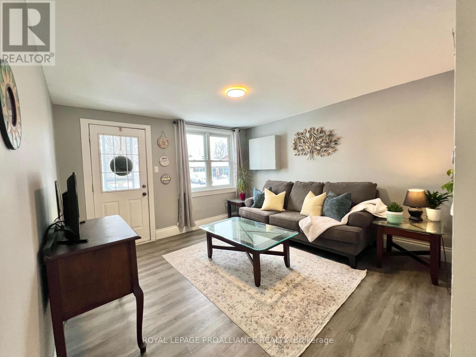 50 Bentinck Street, Quinte West, Ontario  K8V 4E3 - Photo 5 - X12671734