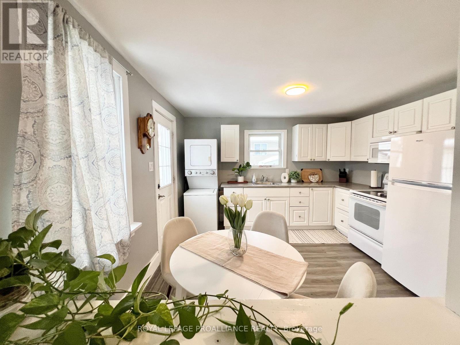 50 Bentinck Street, Quinte West, Ontario  K8V 4E3 - Photo 8 - X12671734