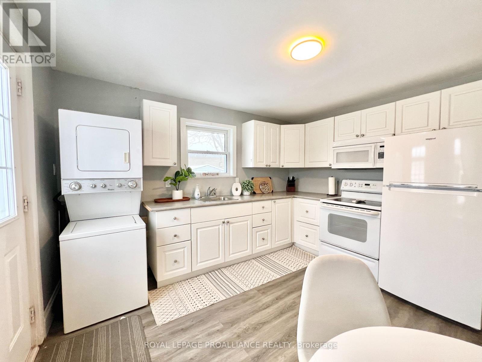 50 Bentinck Street, Quinte West, Ontario  K8V 4E3 - Photo 9 - X12671734