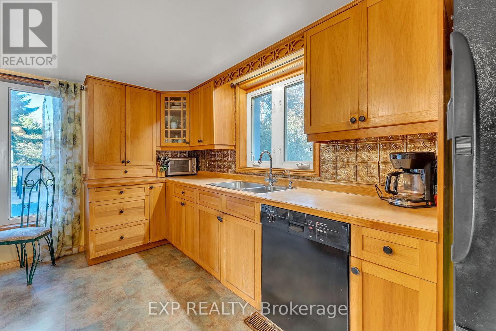 18630 Loyalist Parkway, Prince Edward County, Ontario  K0K 2J0 - Photo 18 - X12671780