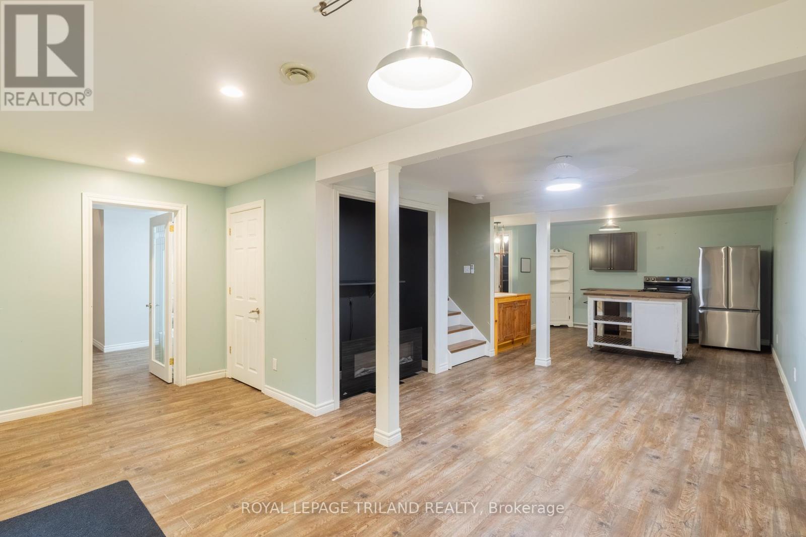 10092 Lakeshore Road, Lambton Shores, Ontario  N0M 1T0 - Photo 25 - X12671882