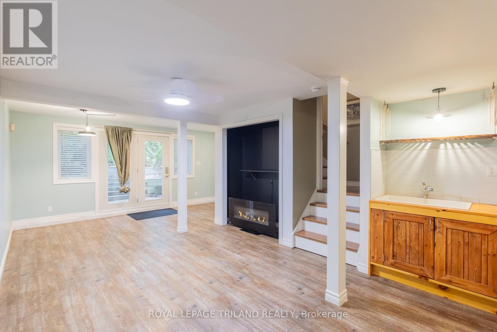 10092 Lakeshore Road, Lambton Shores, Ontario  N0M 1T0 - Photo 27 - X12671882