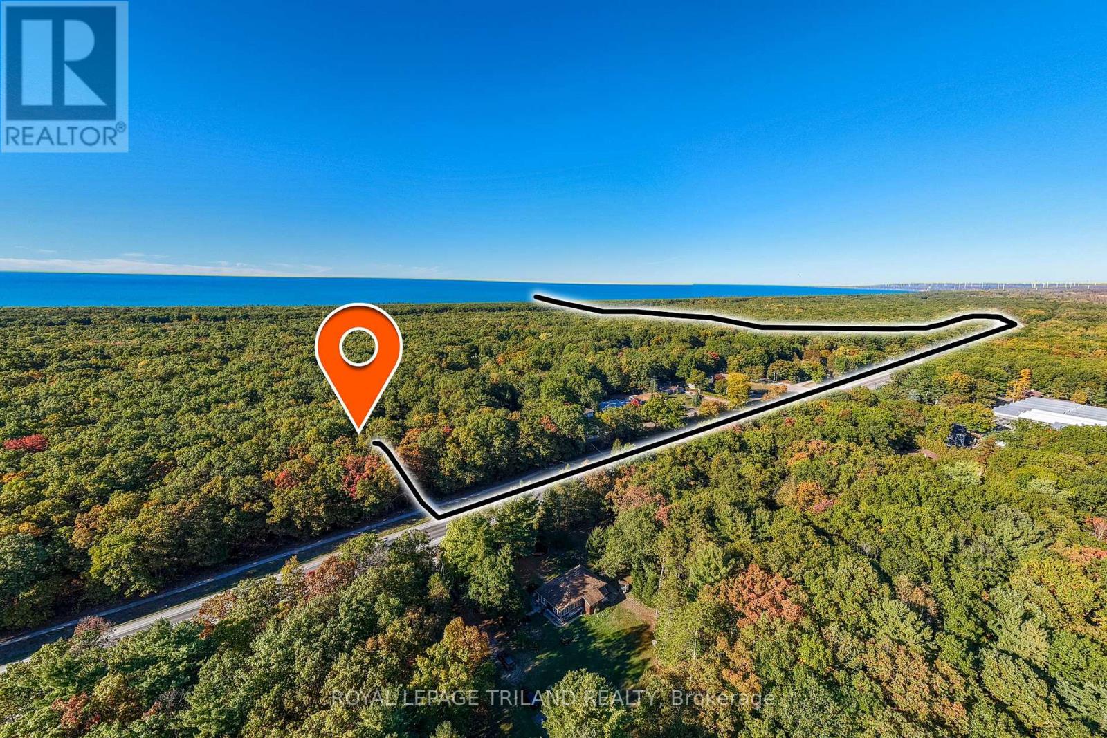 10092 Lakeshore Road, Lambton Shores, Ontario  N0M 1T0 - Photo 4 - X12671882