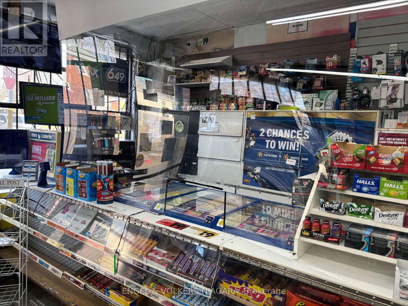 6218 Culp Street, Niagara Falls, Ontario  L2G 2C1 - Photo 2 - X12585806