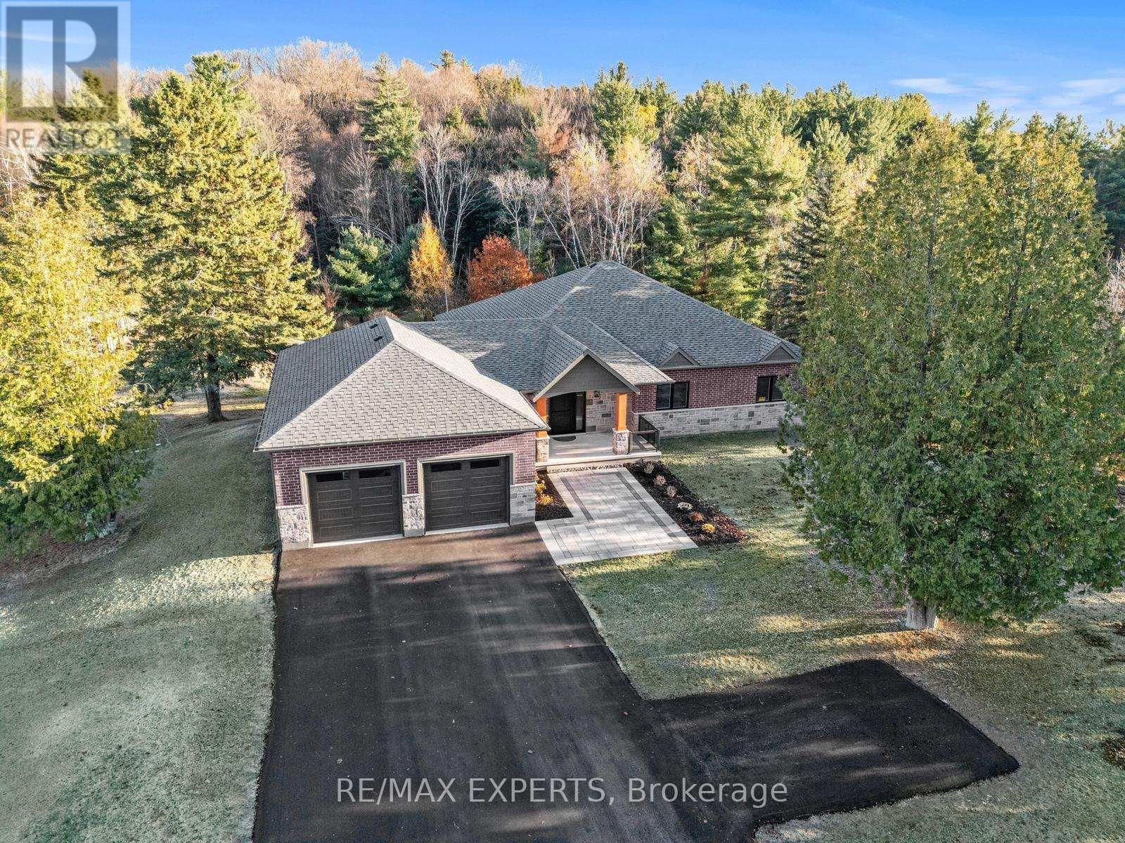 211 Pine Avenue, Caledon, Ontario  L7E 3S7 - Photo 2 - W12671548