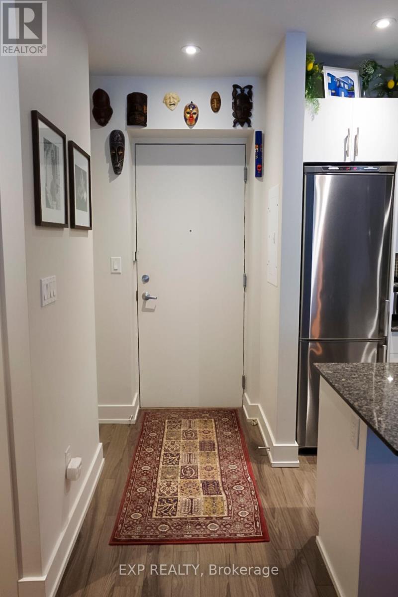 210 - 100 Champagne Avenue S, Ottawa, Ontario  K1S 4P4 - Photo 2 - X12671666