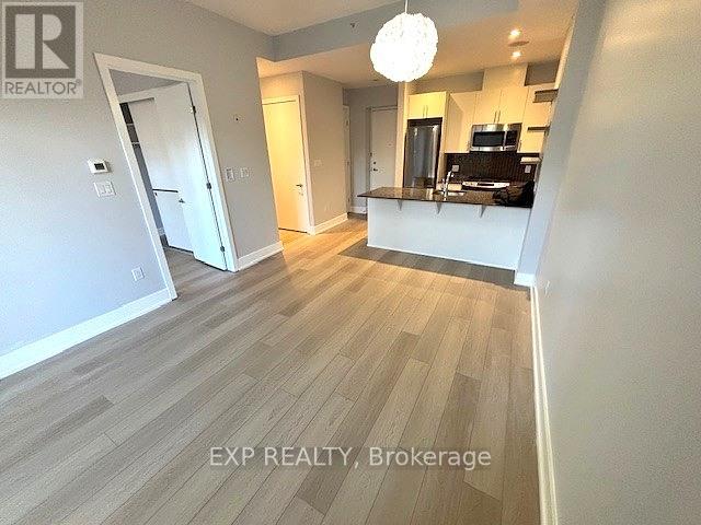 210 - 100 Champagne Avenue S, Ottawa, Ontario  K1S 4P4 - Photo 4 - X12671666