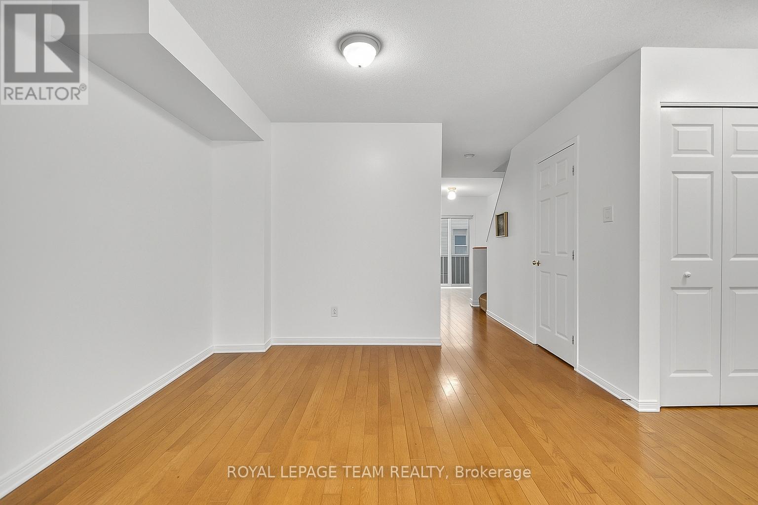 114 Wharhol Private, Ottawa, Ontario  K2H 1G6 - Photo 8 - X12671828