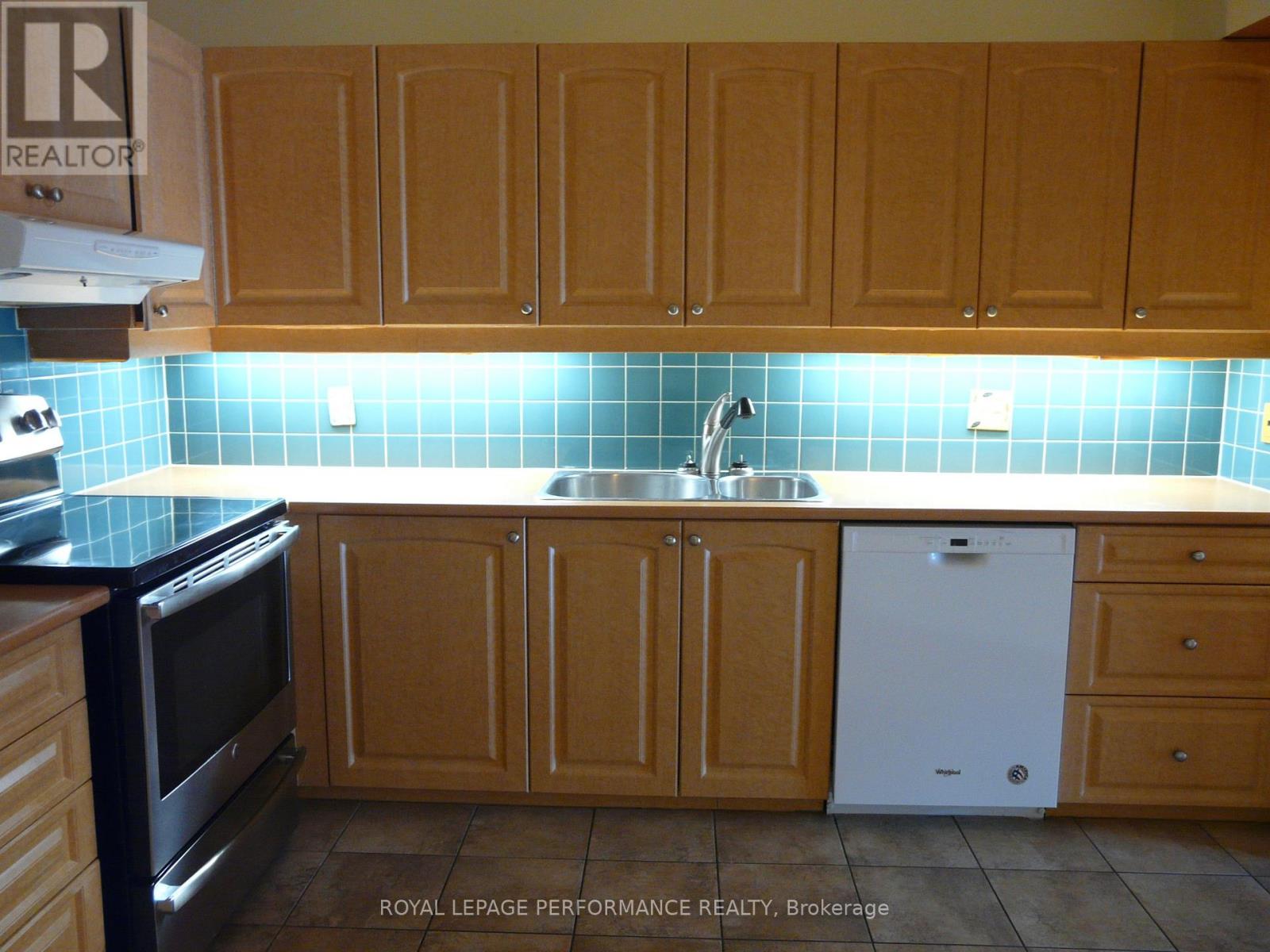 - - 1172 Foxborough Private, Ottawa, Ontario  K1J 1E2 - Photo 10 - X12671856