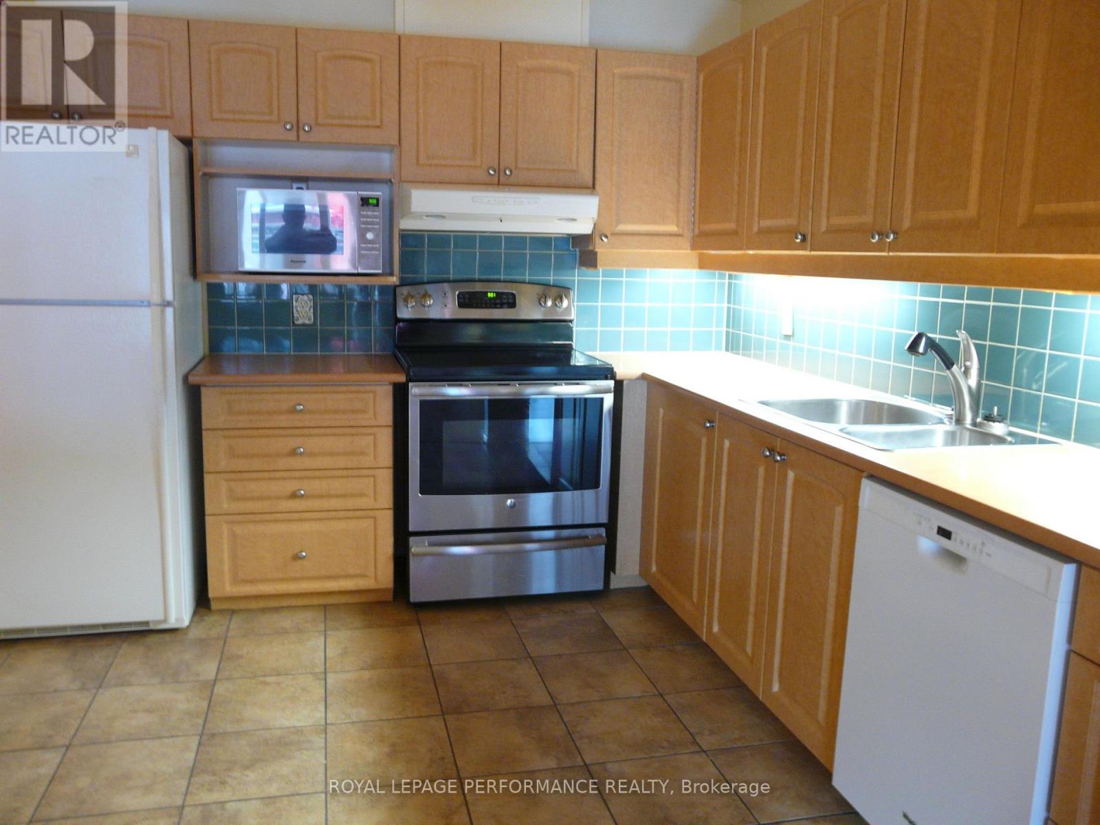 - - 1172 Foxborough Private, Ottawa, Ontario  K1J 1E2 - Photo 12 - X12671856