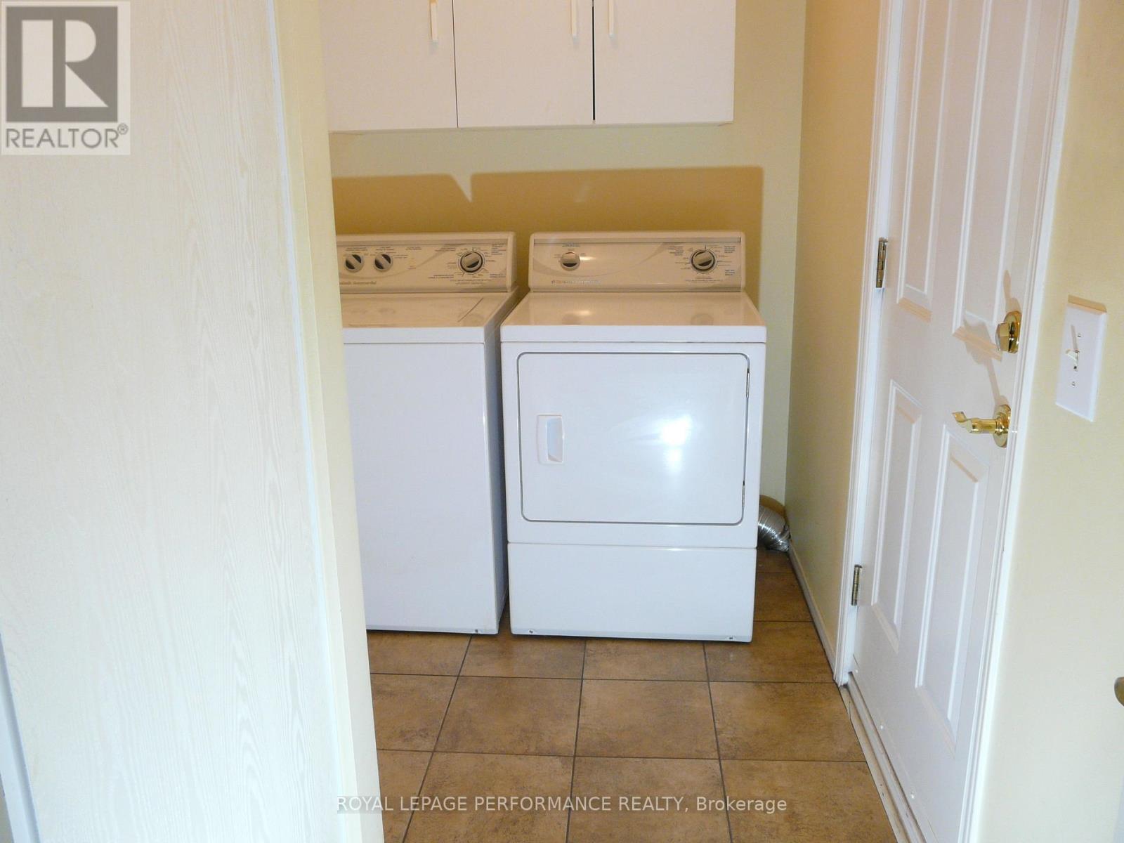 - - 1172 Foxborough Private, Ottawa, Ontario  K1J 1E2 - Photo 19 - X12671856