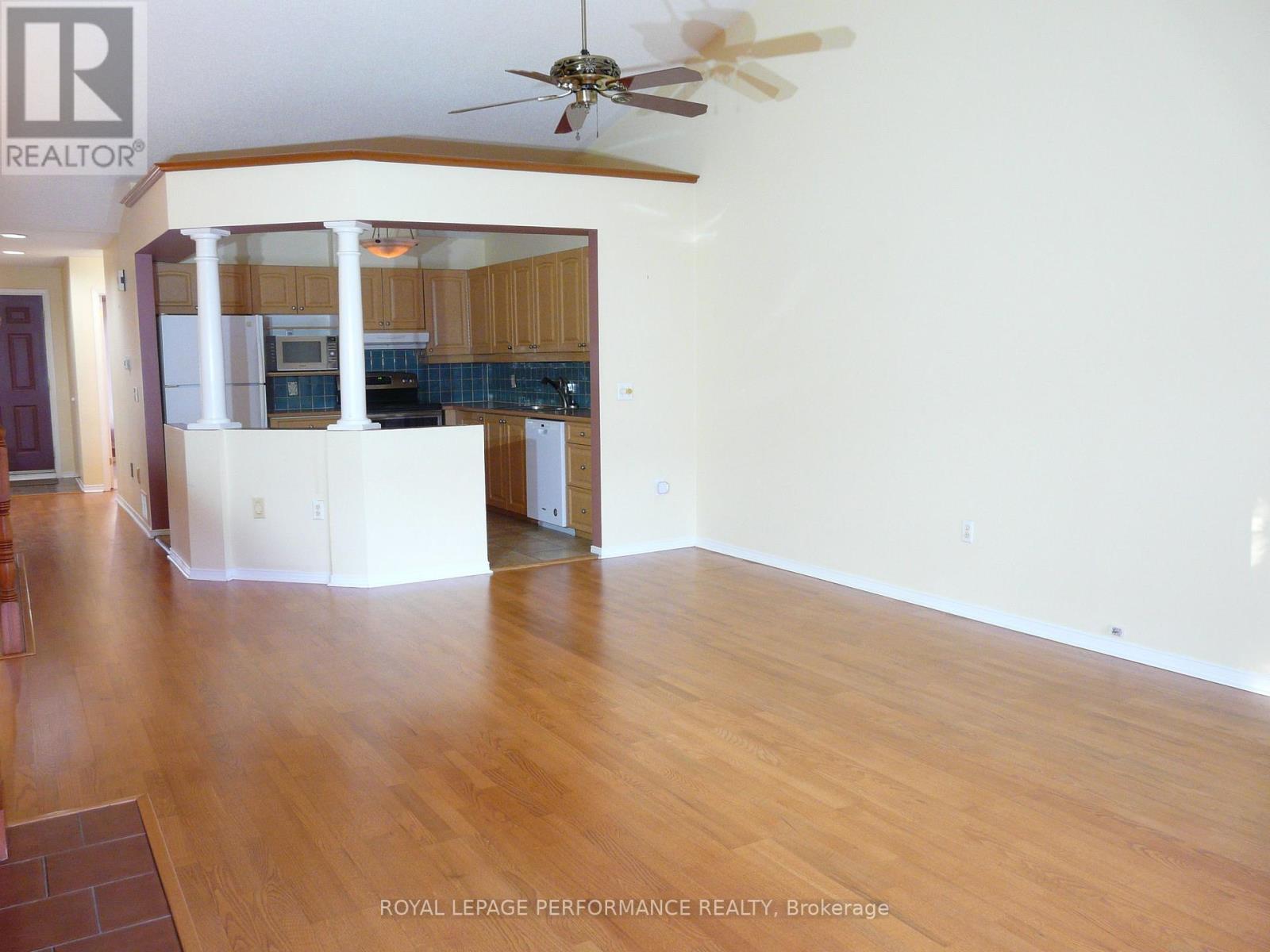 - - 1172 Foxborough Private, Ottawa, Ontario  K1J 1E2 - Photo 5 - X12671856