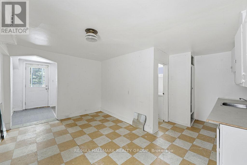100 Barrette Street, Ottawa, Ontario  K1L 8A3 - Photo 24 - X12671858