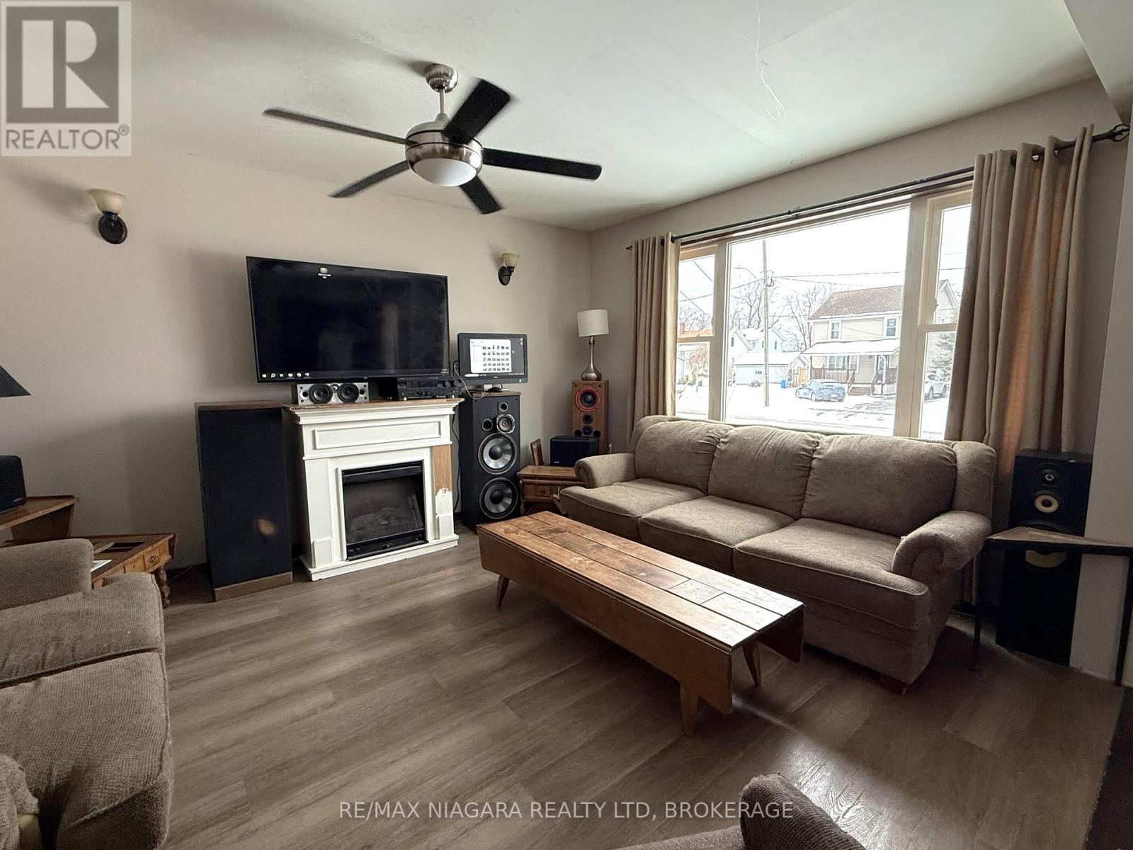 351 Brock Street, Fort Erie (Central), Ontario  L2A 2X4 - Photo 2 - X12671864