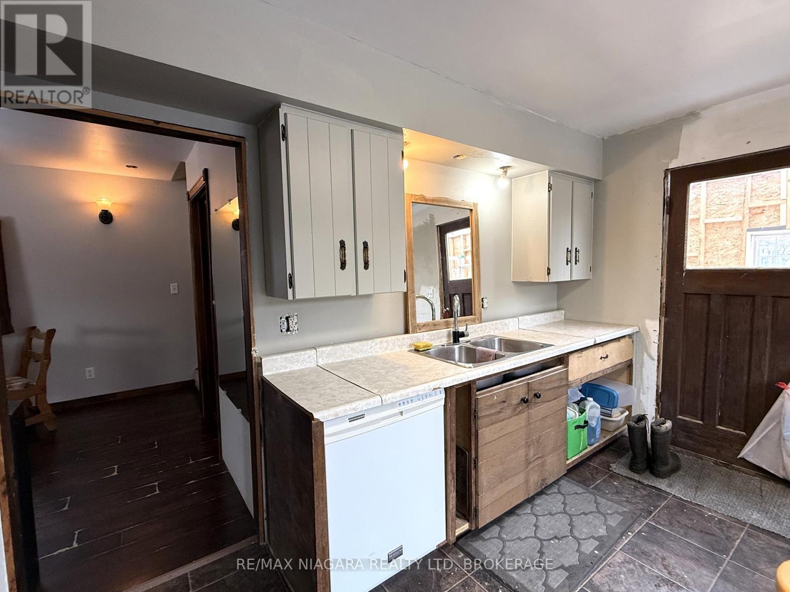 351 Brock Street, Fort Erie (Central), Ontario  L2A 2X4 - Photo 7 - X12671864