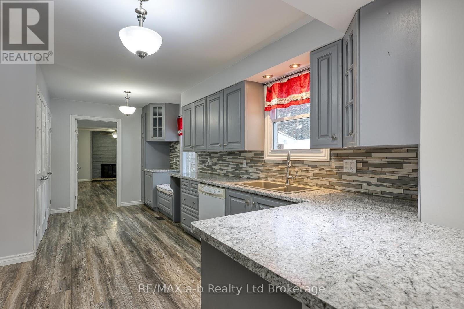 251 King Street E, Ingersoll, Ontario  N5C 1H4 - Photo 24 - X12671774