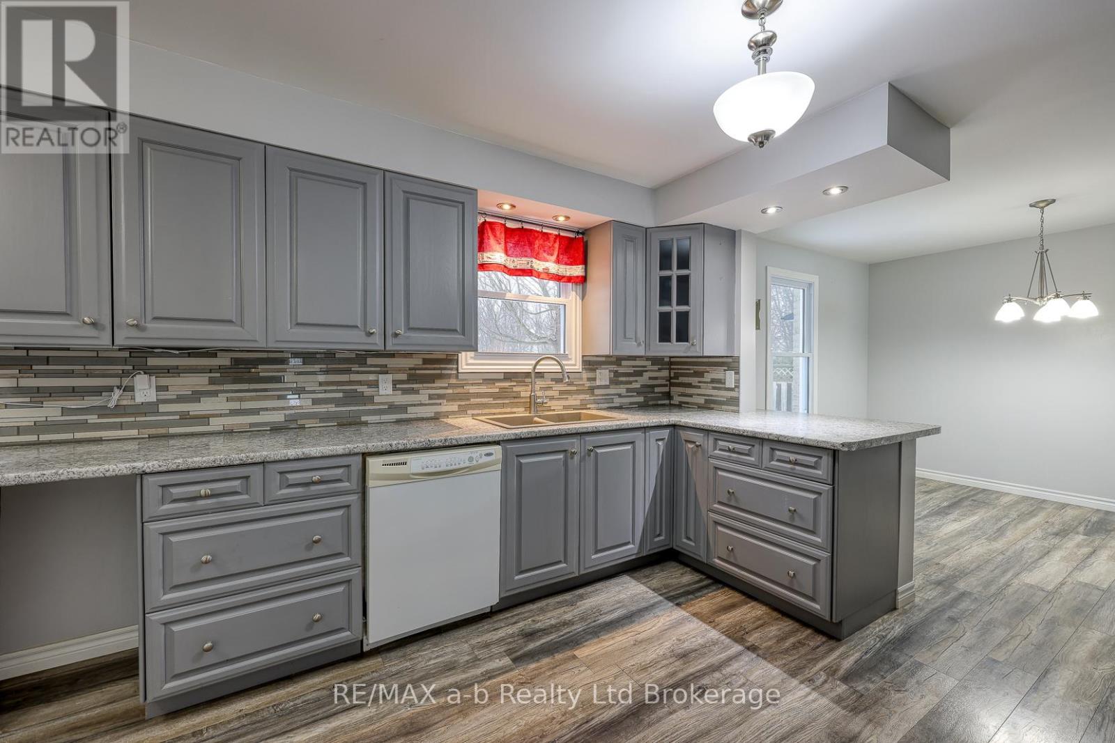 251 King Street E, Ingersoll, Ontario  N5C 1H4 - Photo 25 - X12671774