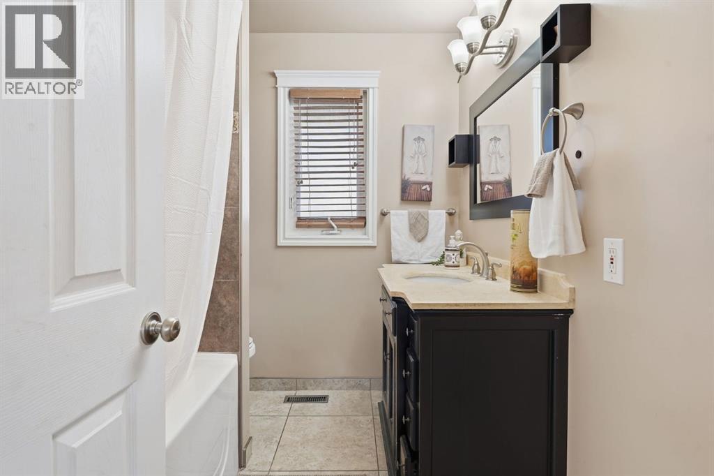 74 Mcrae Street E, Okotoks, Alberta  T1S 1J6 - Photo 22 - A2261407