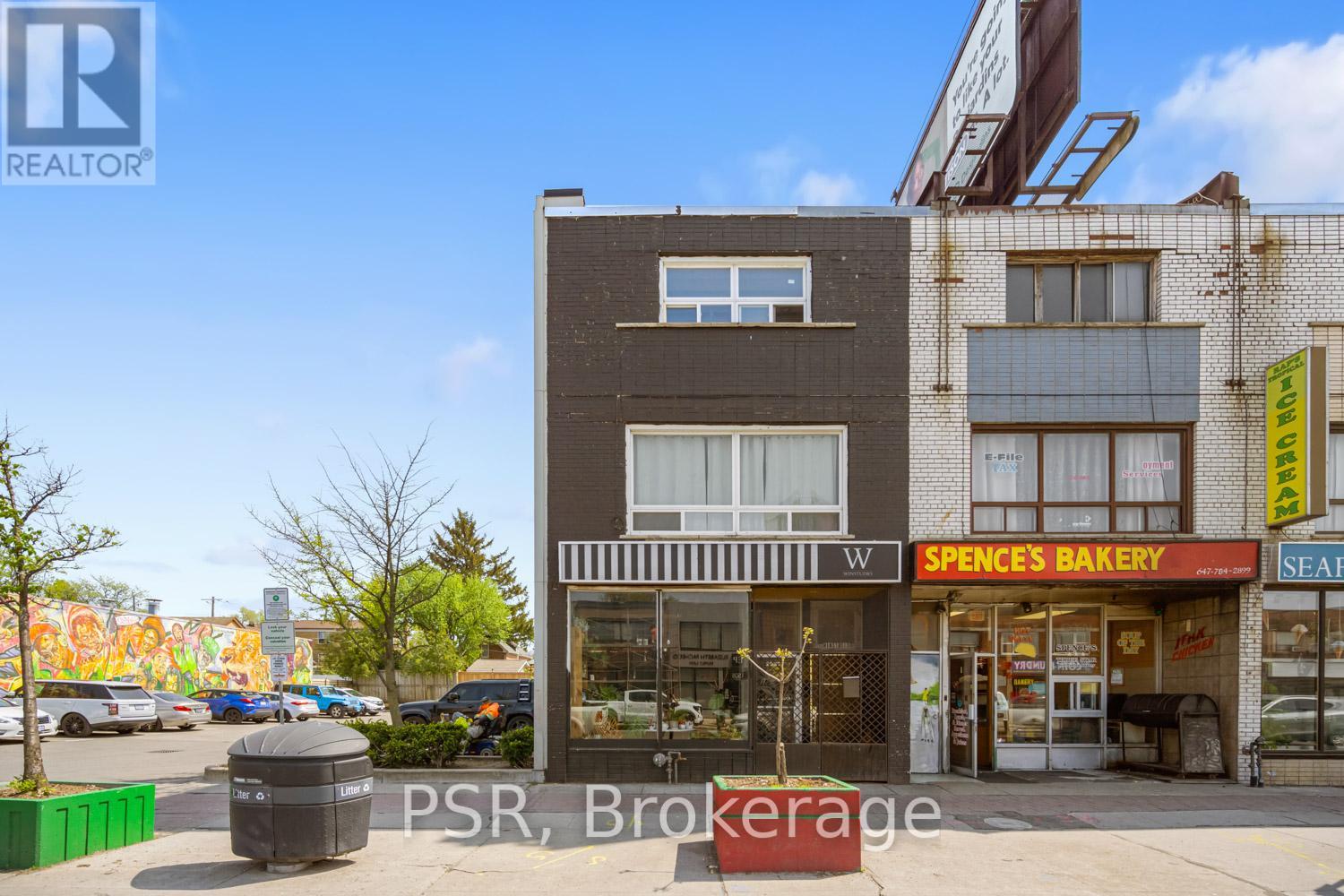 Main - 1537 Eglinton Avenue W, Toronto, Ontario  M6E 2G8 - Photo 1 - C12671714