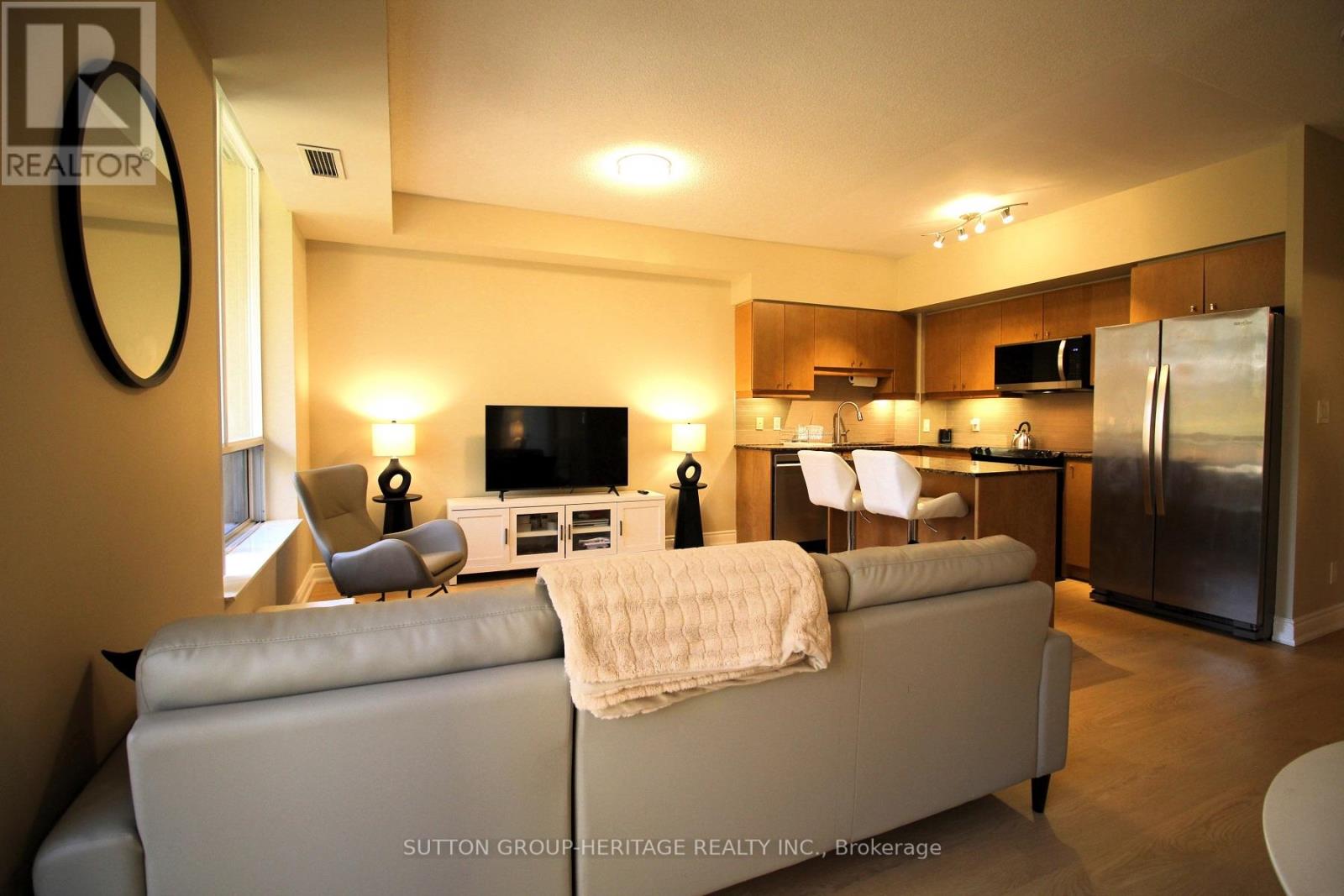 211 - 1105 Leslie Street, Toronto, Ontario  M3C 4G9 - Photo 3 - C12671810