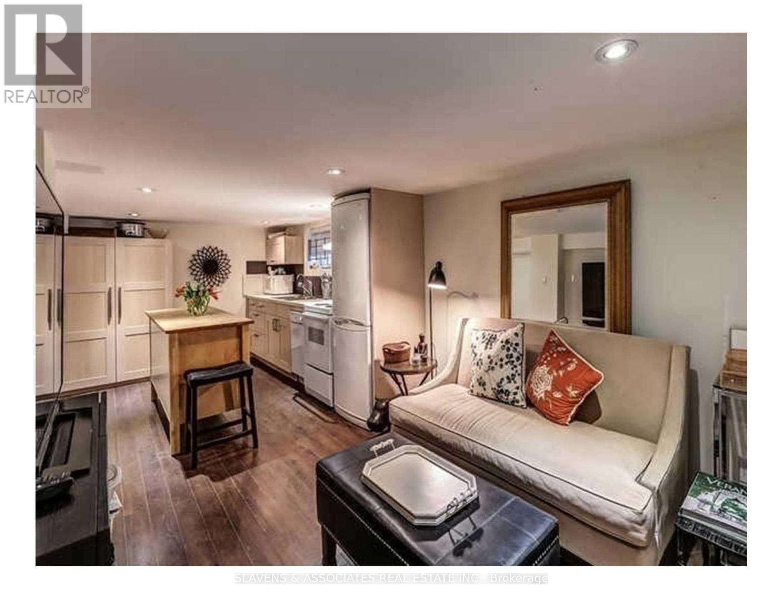 13 Sutherland Avenue, Toronto, Ontario  M4C 1R8 - Photo 13 - E12671660