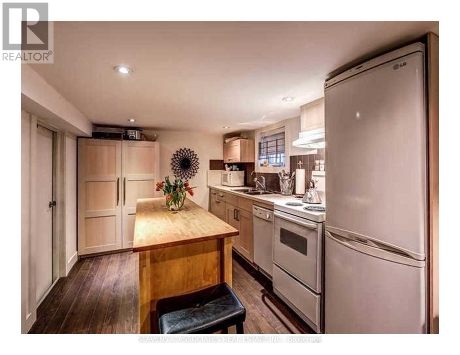 13 Sutherland Avenue, Toronto, Ontario  M4C 1R8 - Photo 15 - E12671660