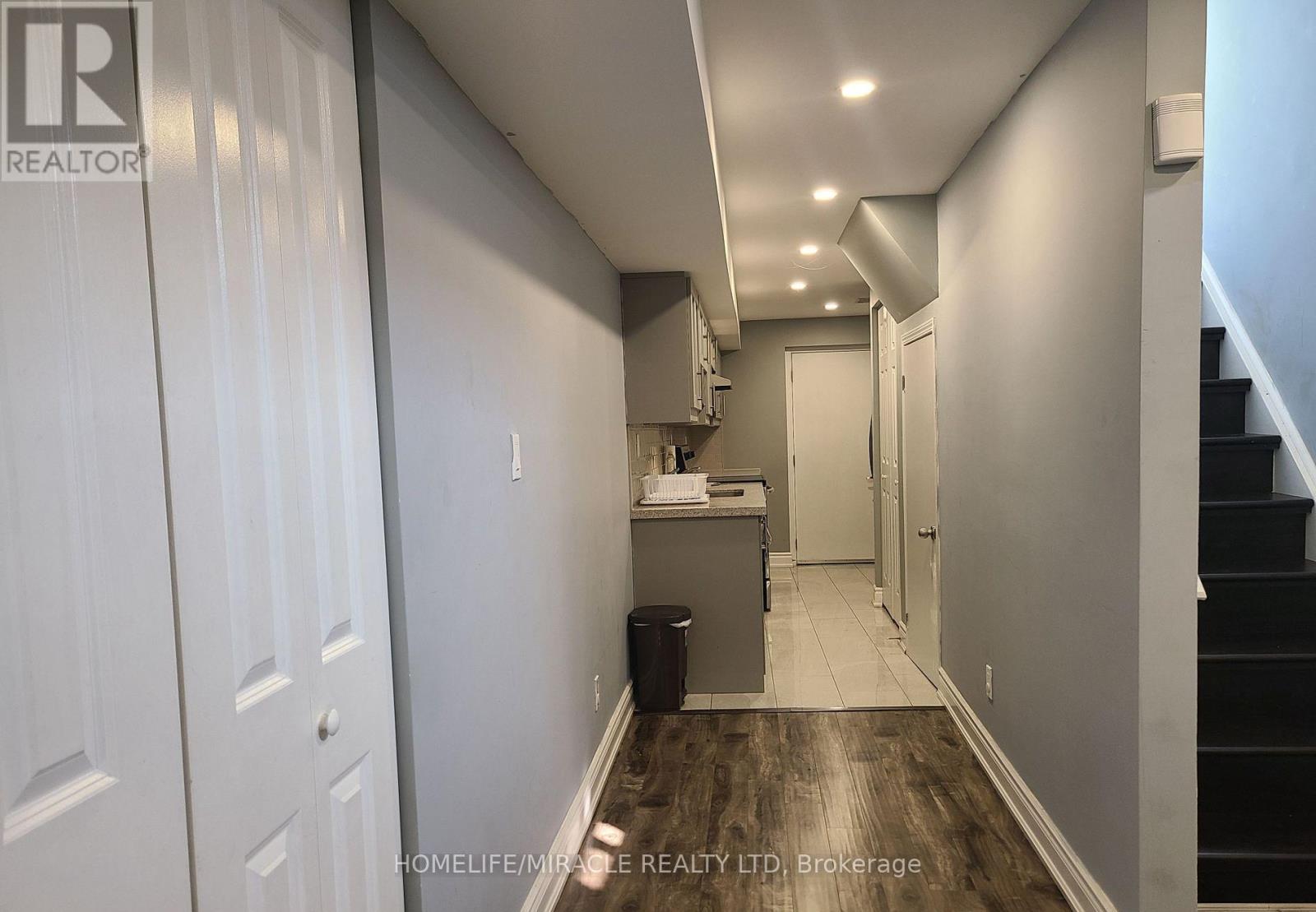 150 Gentile Circle, Vaughan, Ontario  L4H 3N3 - Photo 5 - N12666350