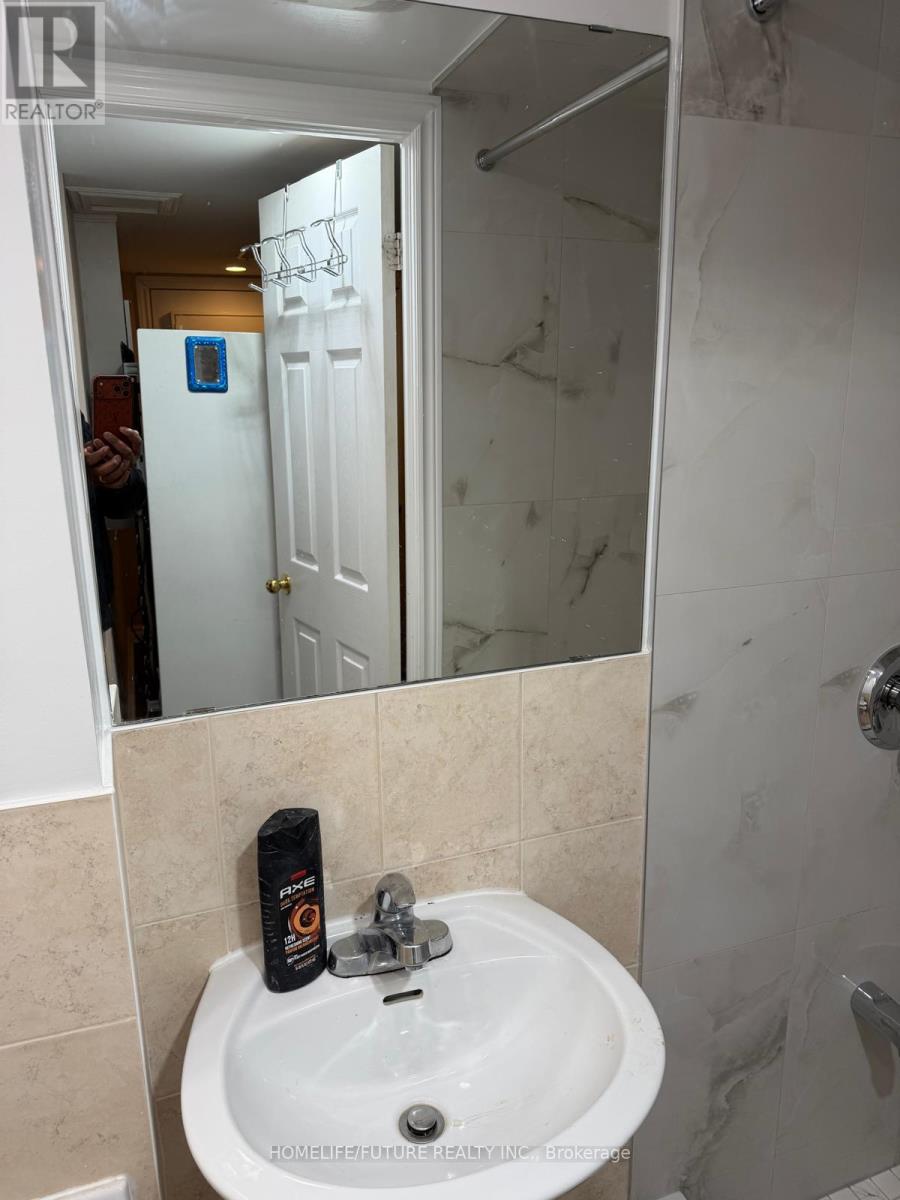 Bsmt - 29 Sassafras Circle, Vaughan, Ontario  L4J 8M7 - Photo 6 - N12671610