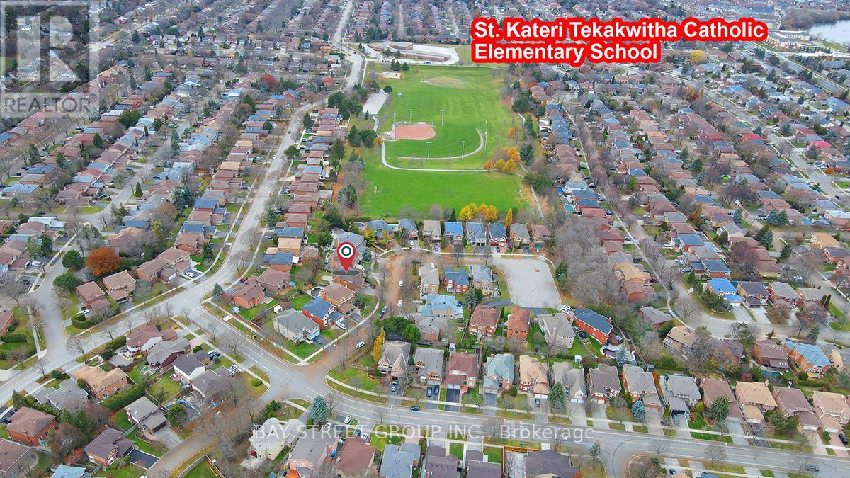 8 Mooreland Court, Markham, Ontario  L3P 7P8 - Photo 3 - N12671622