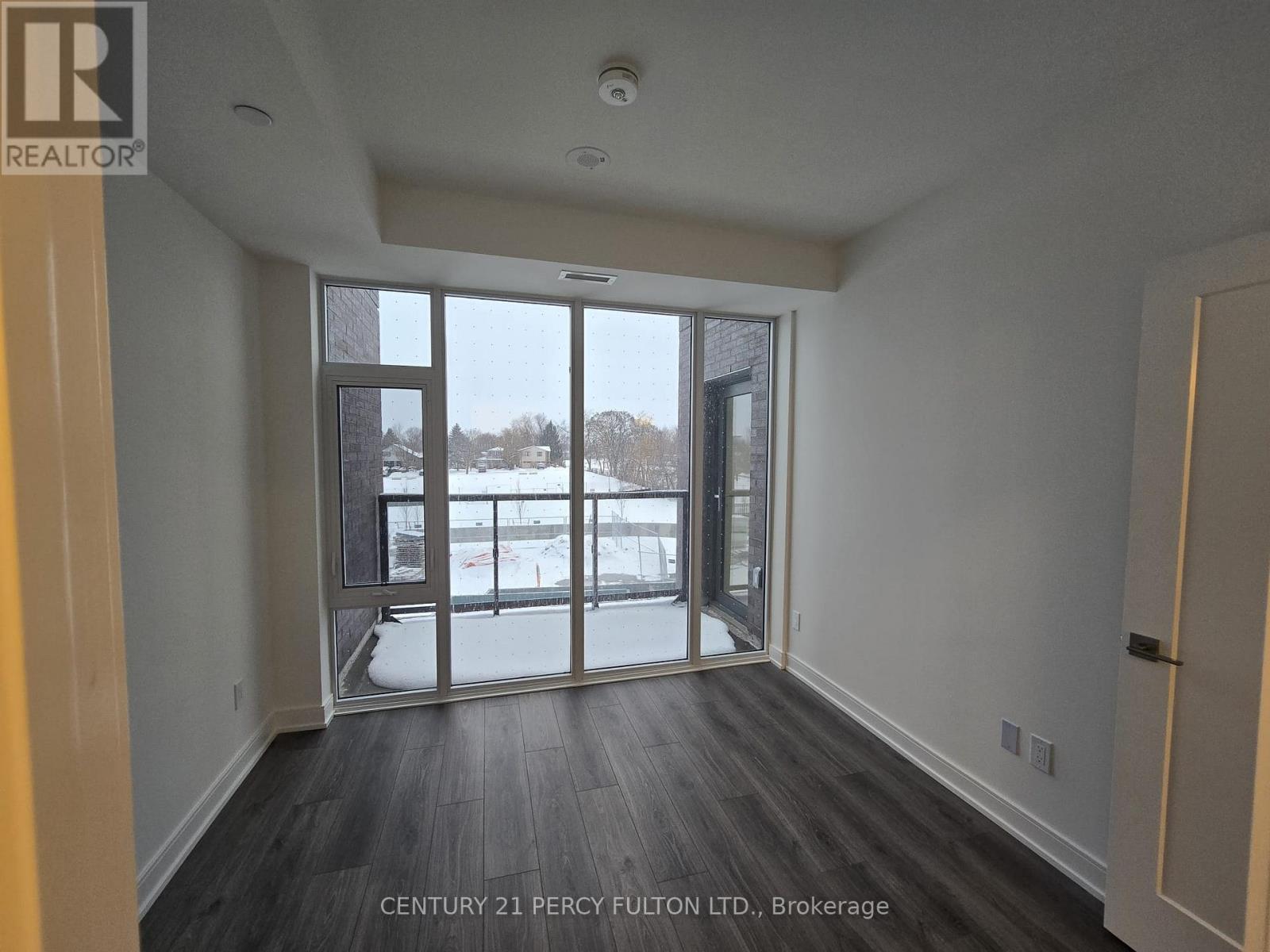 201b - 705 Davis Drive, Newmarket, Ontario  L3Y 2R3 - Photo 10 - N12671706